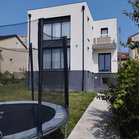 Spacious T3, Free Parking, Garden, Near Paris